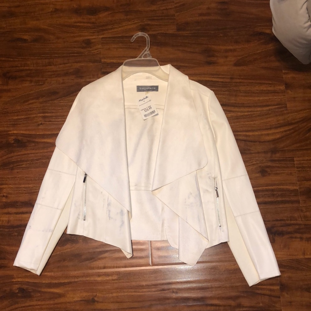 Juniors large leather jacket, but fits like an adult xs